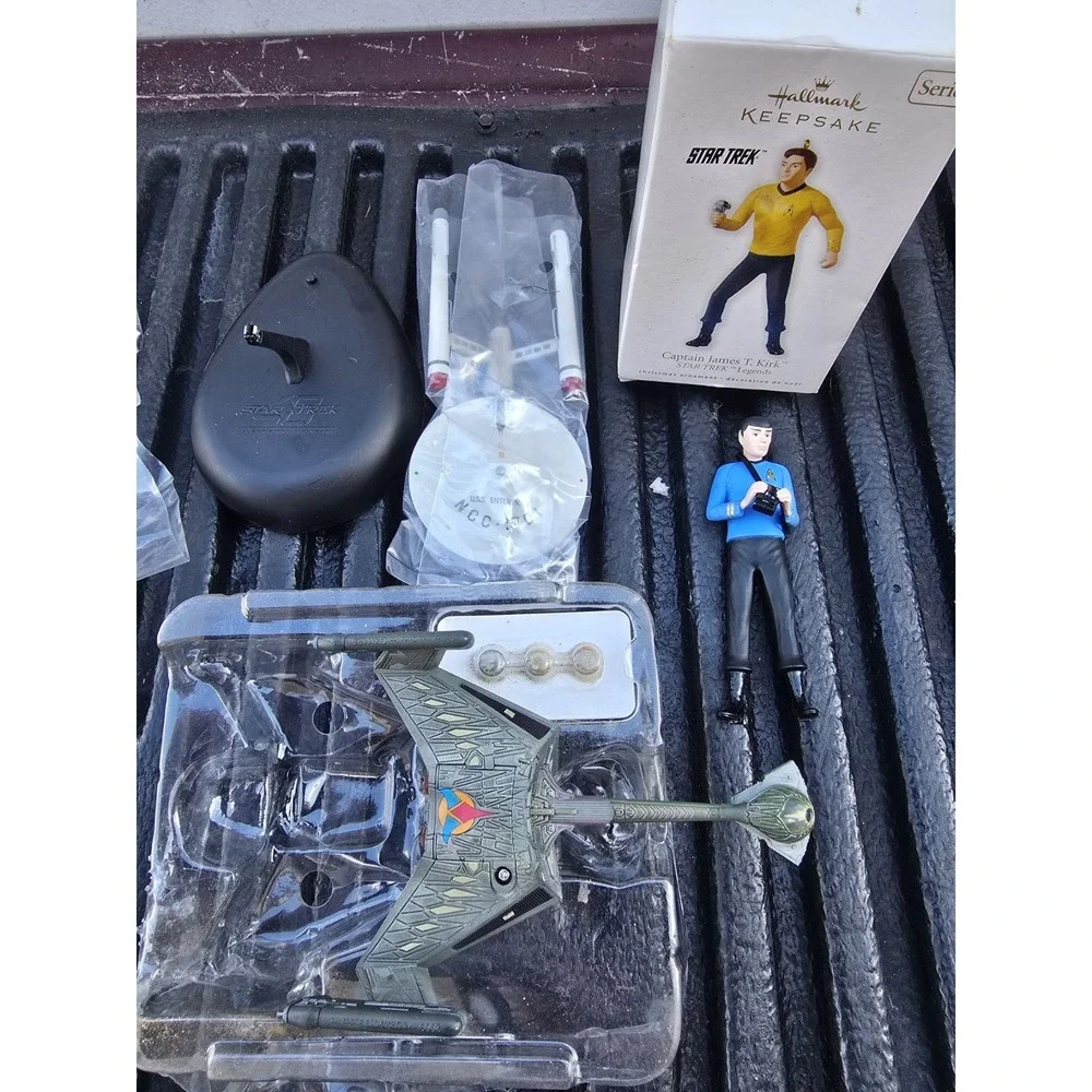 LOT-2009 Star Trek Klingon Battle Cruiser Keepsake Ornament Kirk‎